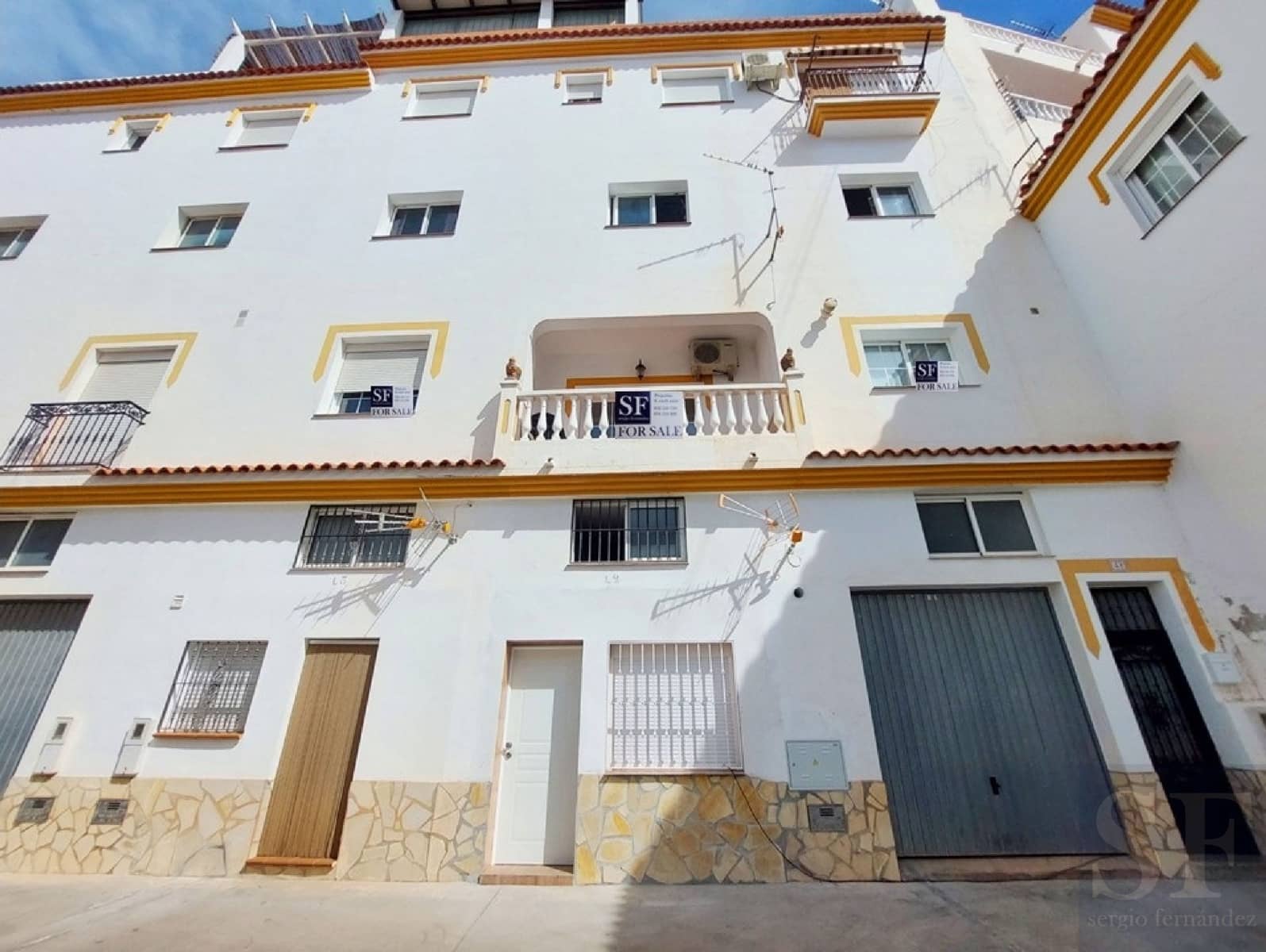 4 bedroom Townhouse for sale in Competa with garage - € 210,000 (Ref: 7603272)