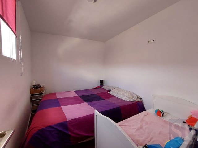 4 sypialnia Dom na sprzedaż w Sayalonga - 145 000 € (Ref: 7603275)