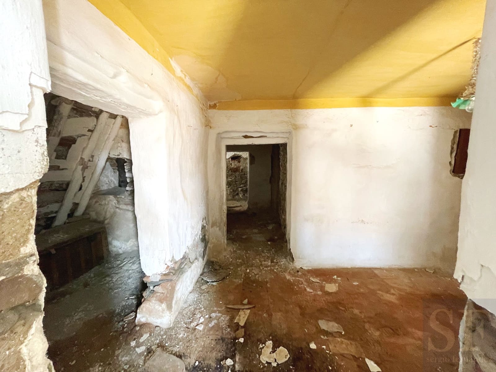 Townhouse for sale in Sayalonga - € 67,000 (Ref: 7670599)