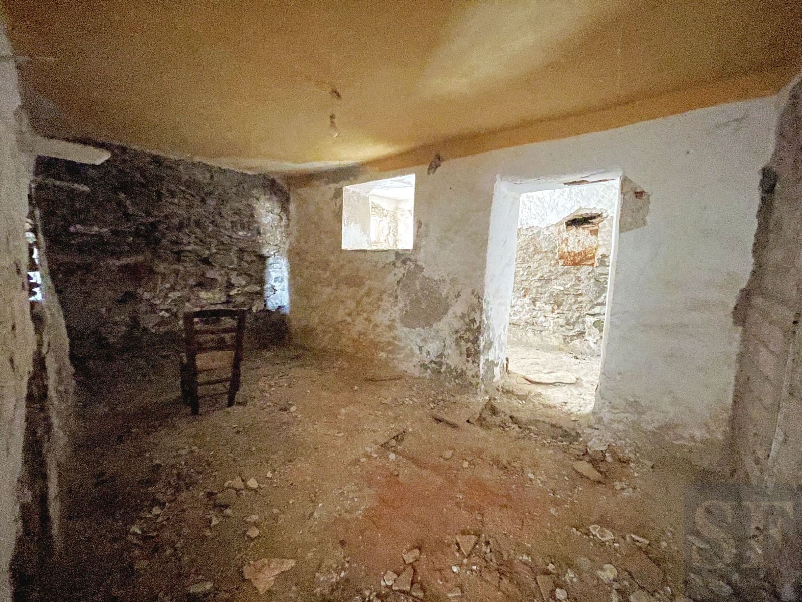 Townhouse for sale in Sayalonga - € 67,000 (Ref: 7670599)