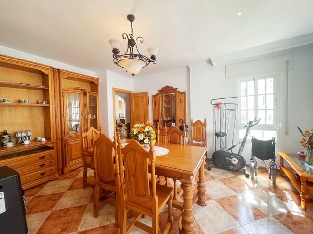 3 sypialnia Dom na sprzedaż w Sayalonga z garażem - 230 000 € (Ref: 7703268)