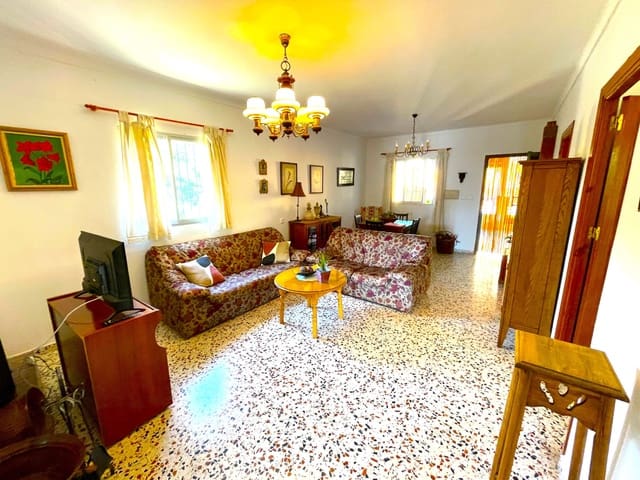 4 bedroom Villa for sale in Algarrobo with pool - € 420,000 (Ref: 7818895)