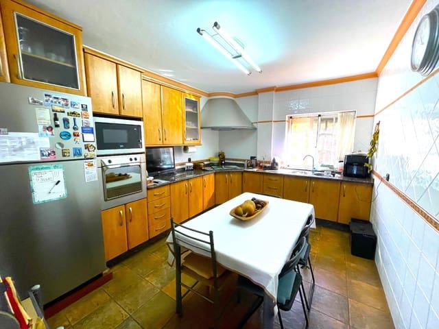 4 soveværelse Byhus til salg i Málaga by med garage - € 399.000 (Ref: 7841456)