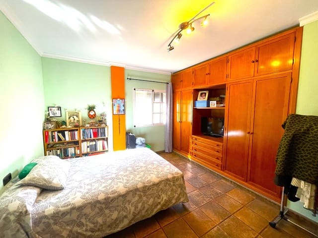 4 soveværelse Byhus til salg i Málaga by med garage - € 399.000 (Ref: 7841456)