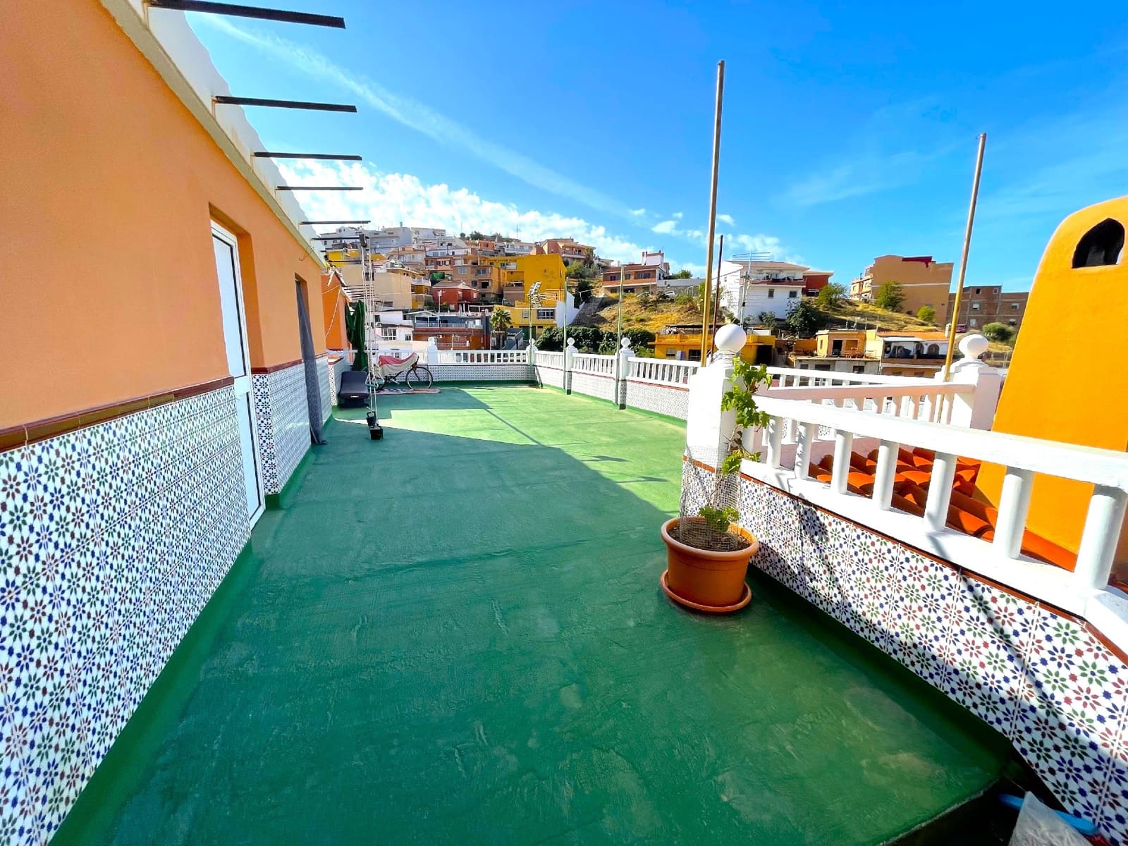 4 soveværelse Byhus til salg i Malaga by med garage - € 399.000 (Ref: 7841456)