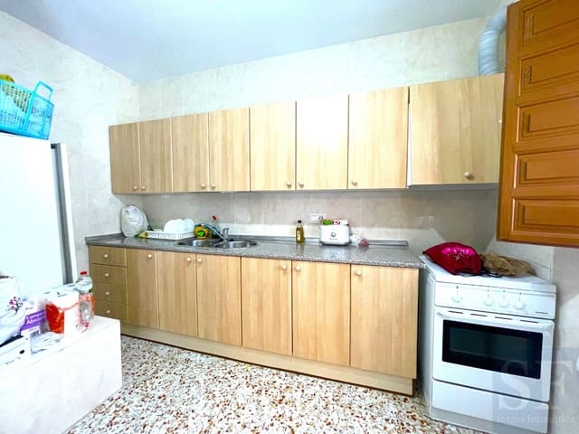 5 soverom Hus til salgs i Canillas de Albaida med garasje - € 200 000 (Ref: 7904429)