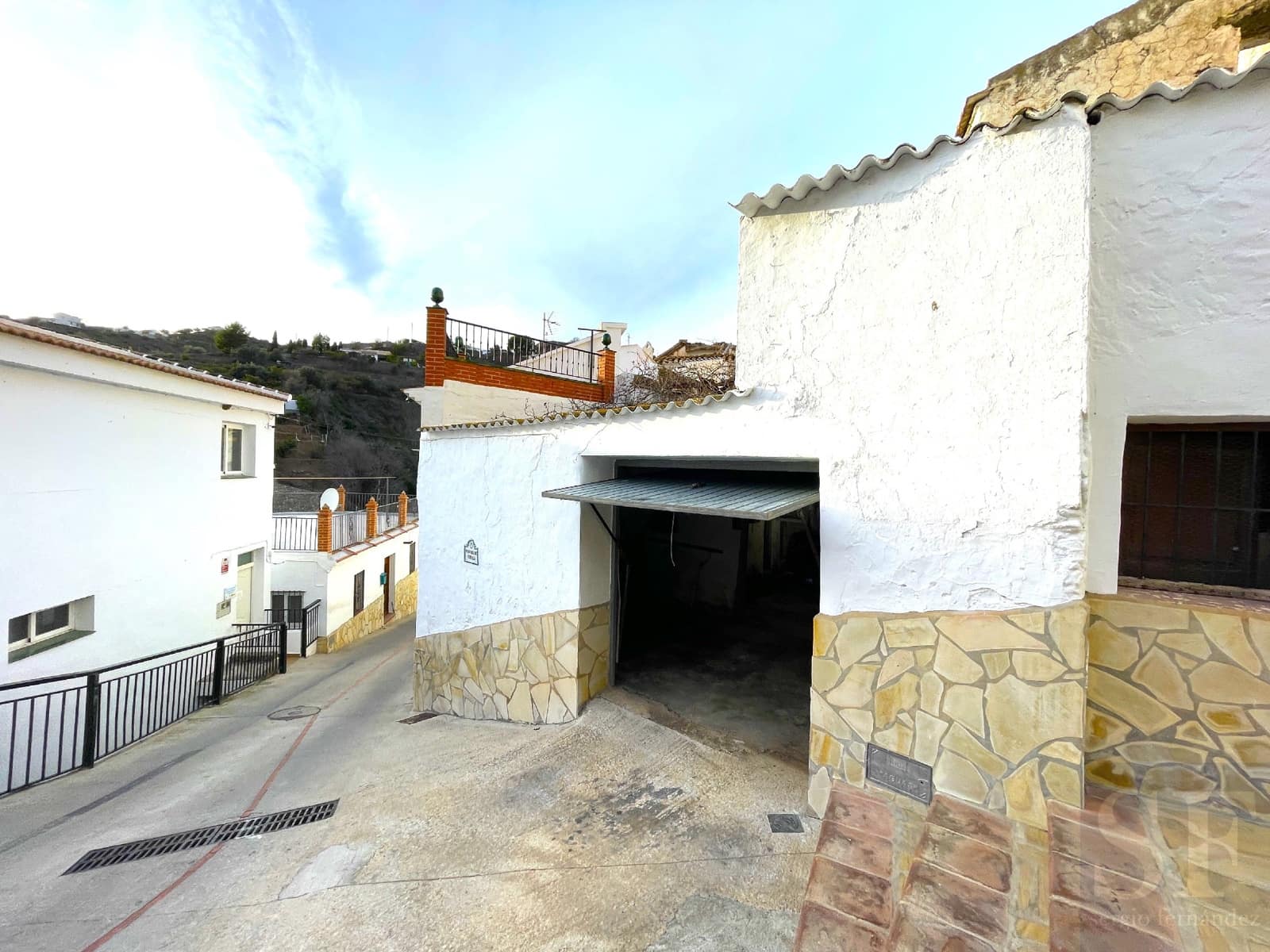 4 bedroom Townhouse for sale in Archez with garage - € 60,000 (Ref: 8110092)