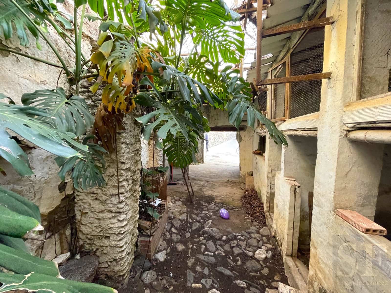 4 bedroom Townhouse for sale in Archez with garage - € 60,000 (Ref: 8110092)