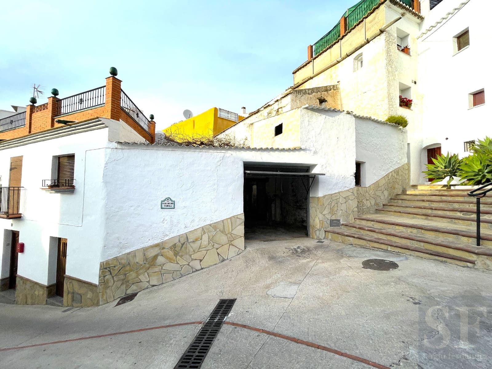 4 bedroom Townhouse for sale in Archez with garage - € 60,000 (Ref: 8110092)