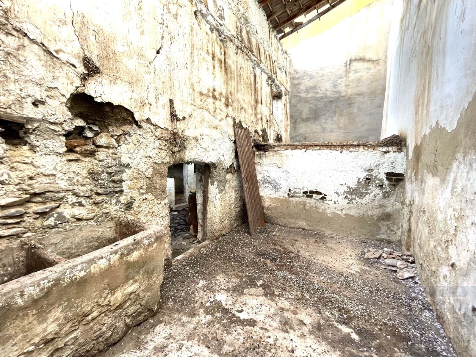 4 bedroom Townhouse for sale in Archez with garage - € 60,000 (Ref: 8110092)