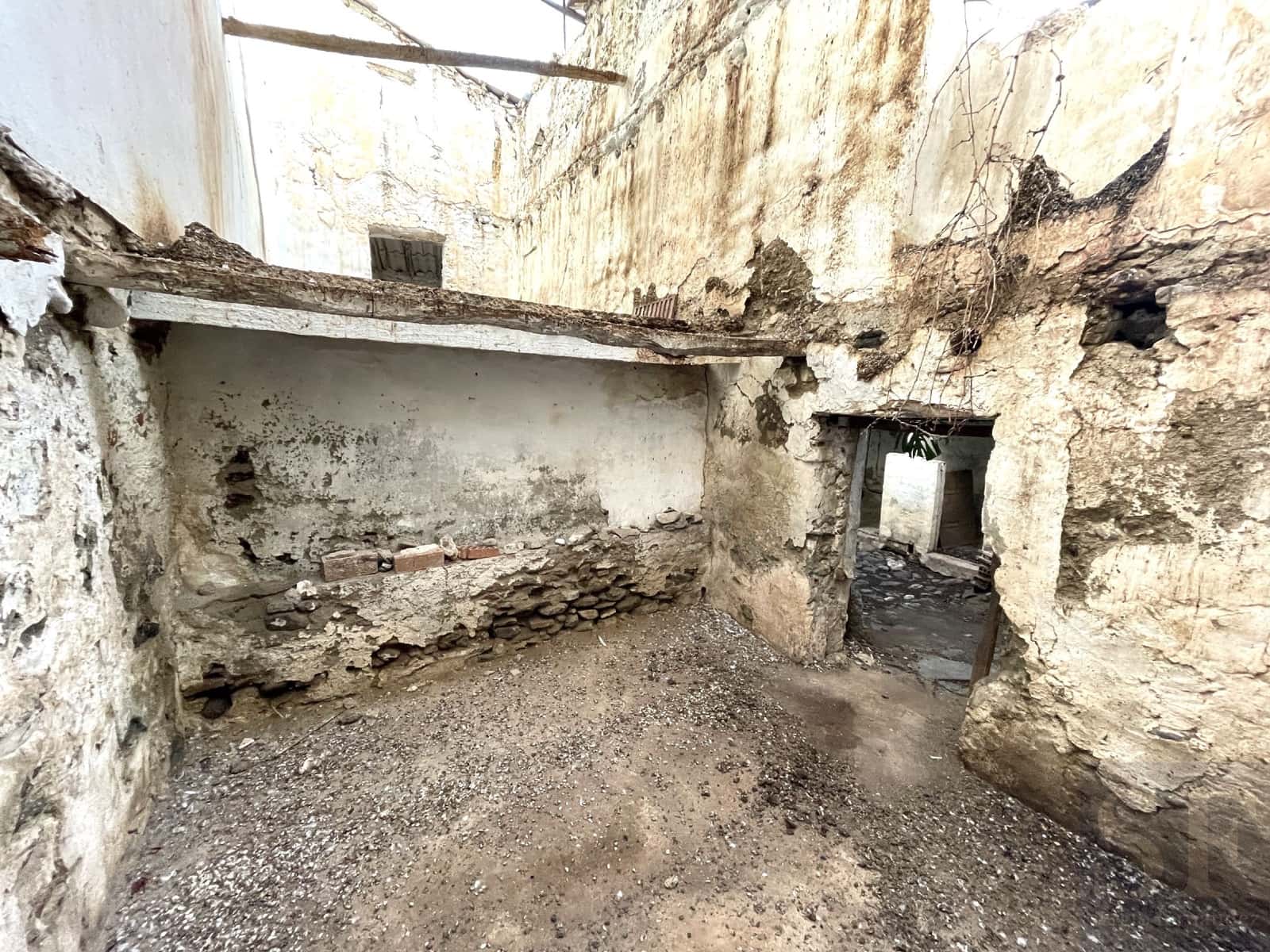 4 bedroom Townhouse for sale in Archez with garage - € 60,000 (Ref: 8110092)