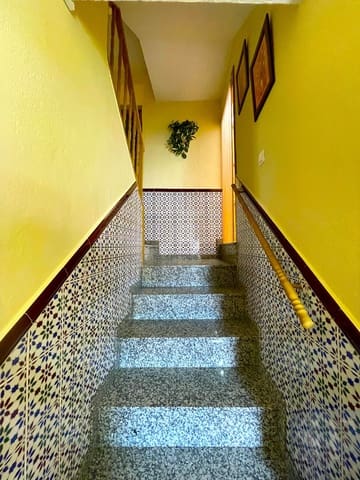 5 bedroom Townhouse for sale in Cómpeta with garage - € 168,000 (Ref: 8173730)