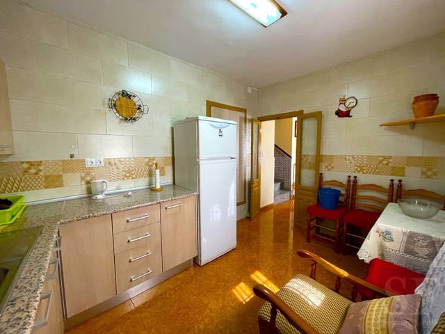 5 bedroom Townhouse for sale in Cómpeta with garage - € 168,000 (Ref: 8173730)