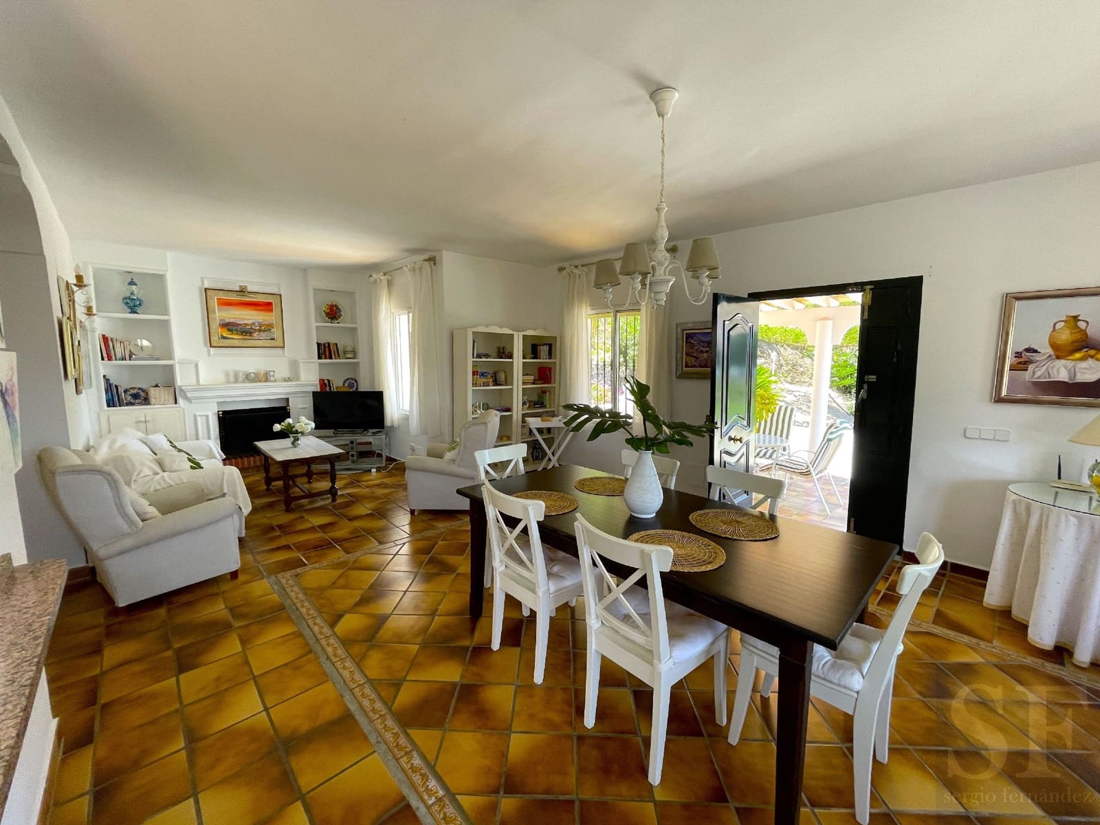 2 soveværelse Villa til salg i Sayalonga med swimmingpool - € 725.000 (Ref: 8427898)