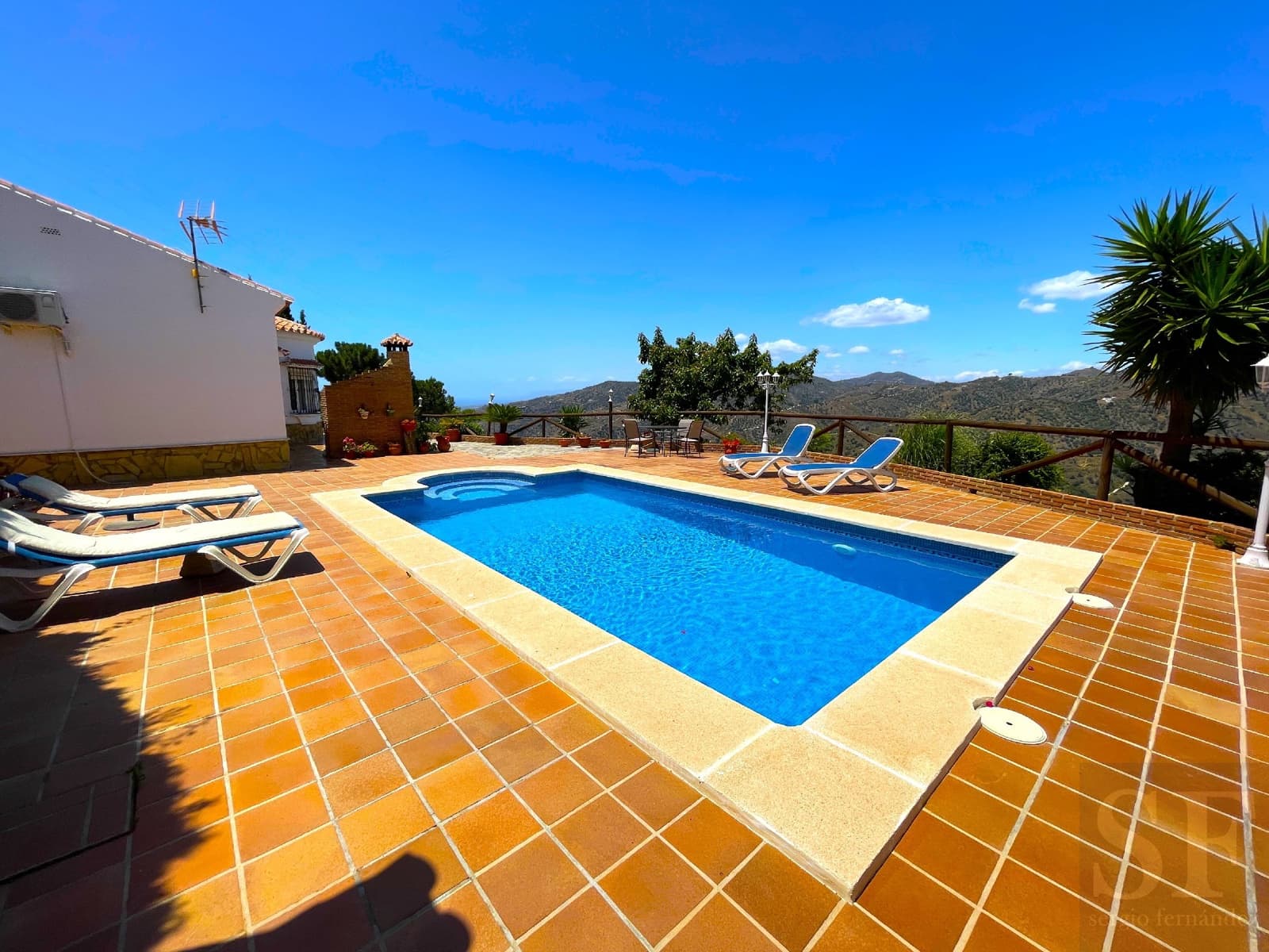 2 soveværelse Villa til salg i Sayalonga med swimmingpool - € 725.000 (Ref: 8427898)