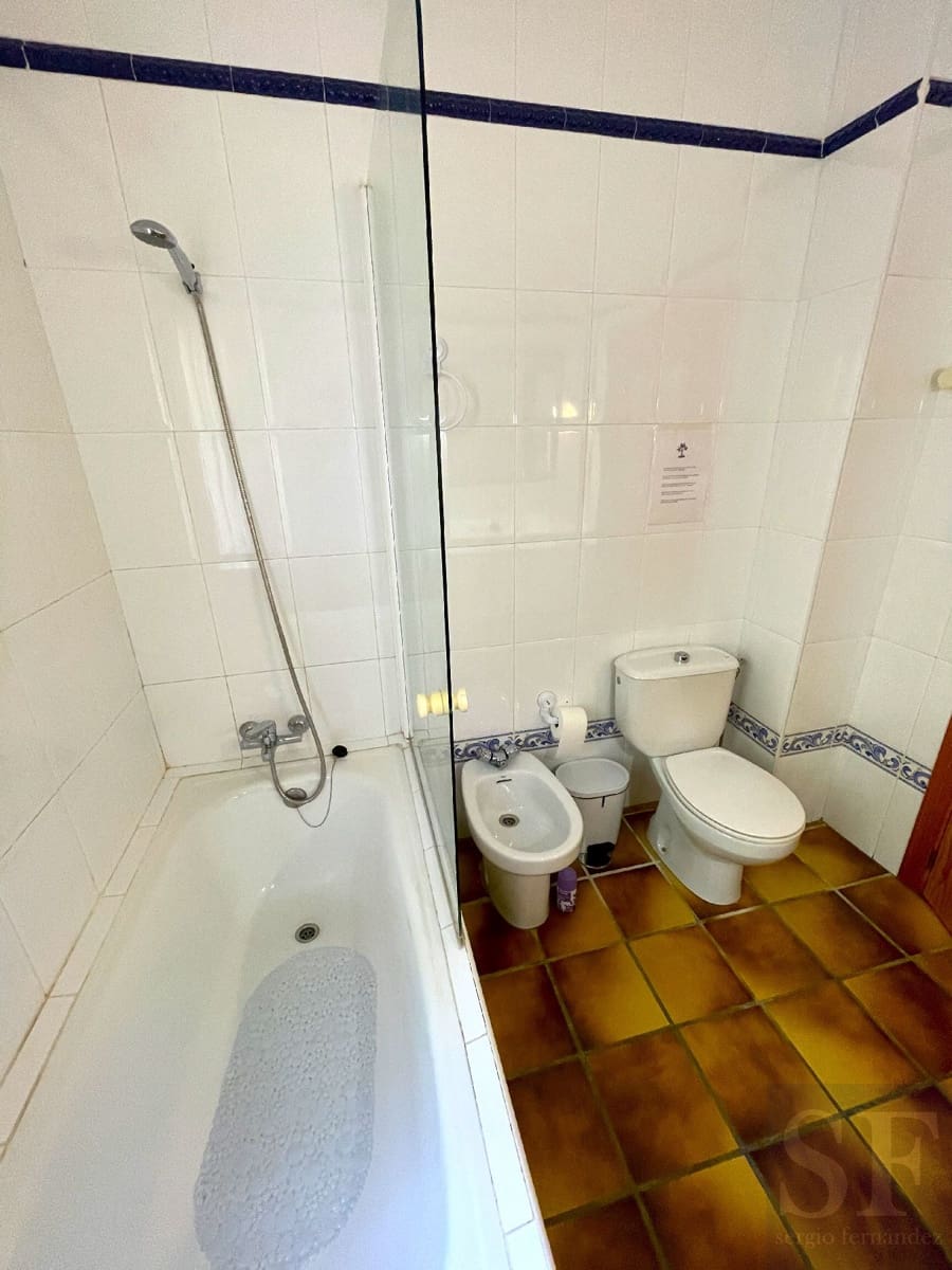 2 soveværelse Villa til salg i Sayalonga med swimmingpool - € 725.000 (Ref: 8427898)