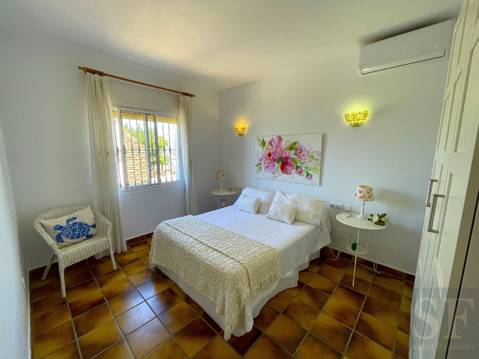 2 soveværelse Villa til salg i Sayalonga med swimmingpool - € 725.000 (Ref: 8427898)