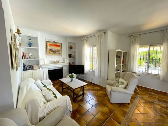 2 sovrum Villa till salu i Sayalonga med pool - 725 000 € (Ref: 8427898)