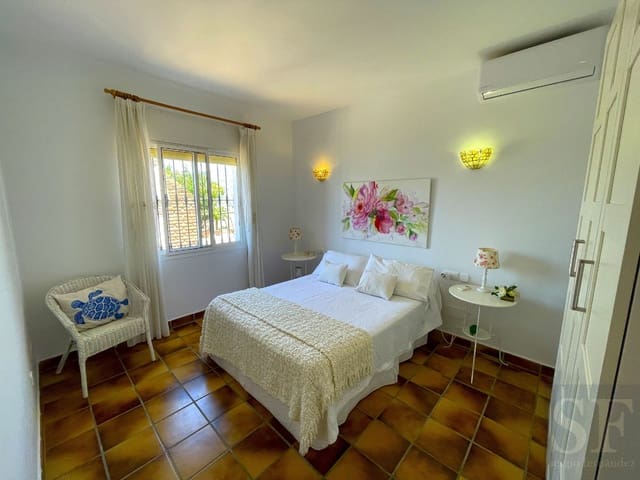 2 sovrum Villa till salu i Sayalonga med pool - 725 000 € (Ref: 8427898)