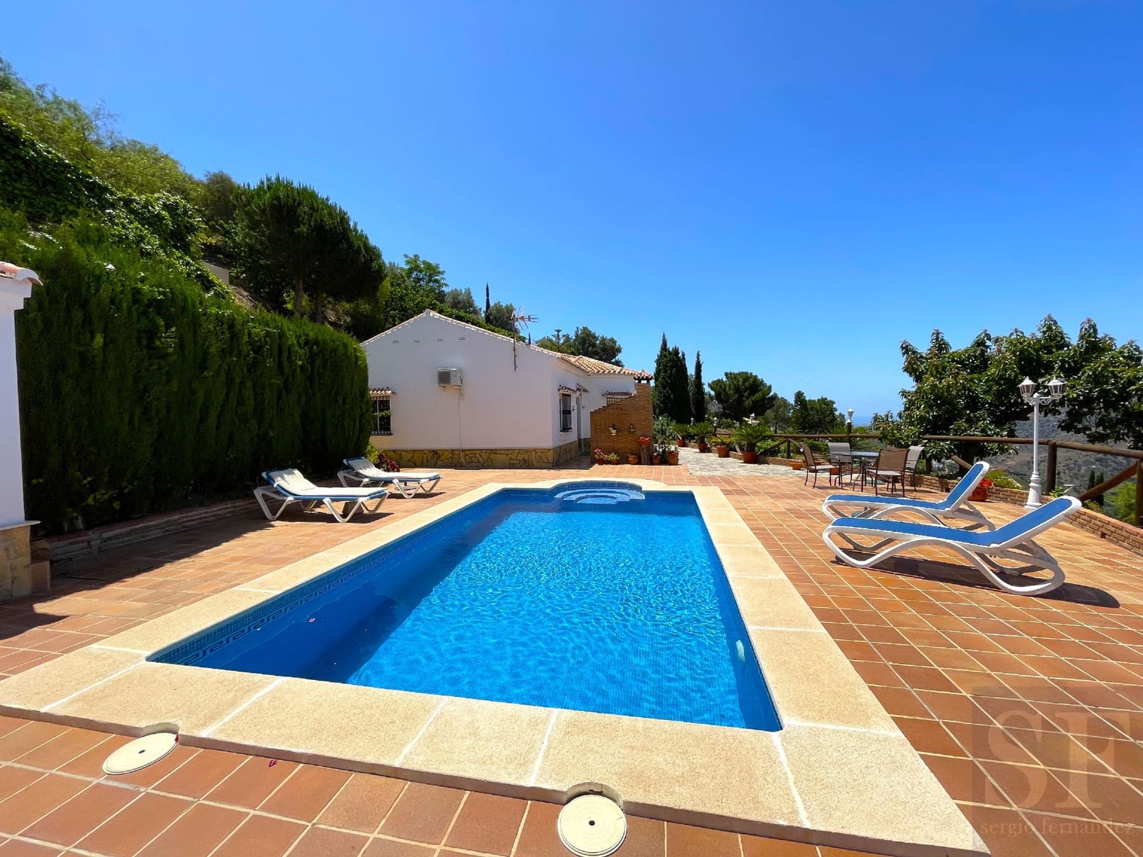 2 soveværelse Villa til salg i Sayalonga med swimmingpool - € 725.000 (Ref: 8427898)