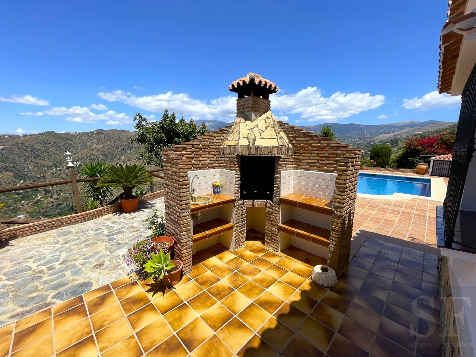 2 soveværelse Villa til salg i Sayalonga med swimmingpool - € 725.000 (Ref: 8427898)