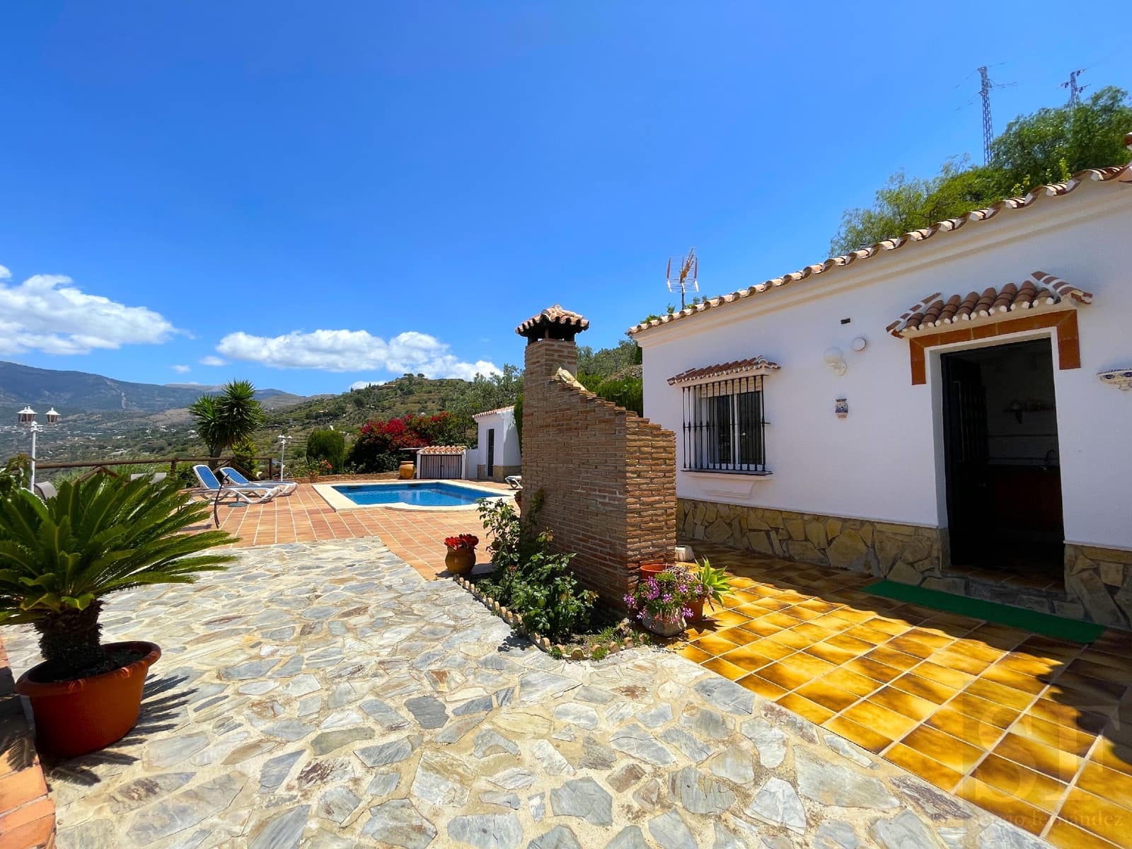 2 soveværelse Villa til salg i Sayalonga med swimmingpool - € 725.000 (Ref: 8427898)