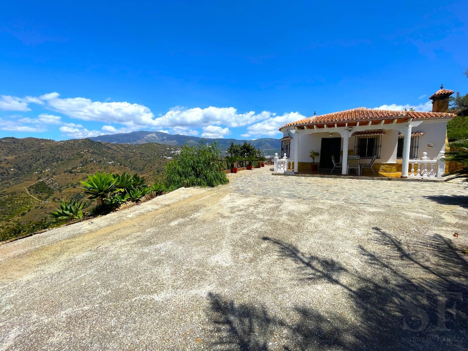 2 soveværelse Villa til salg i Sayalonga med swimmingpool - € 725.000 (Ref: 8427898)