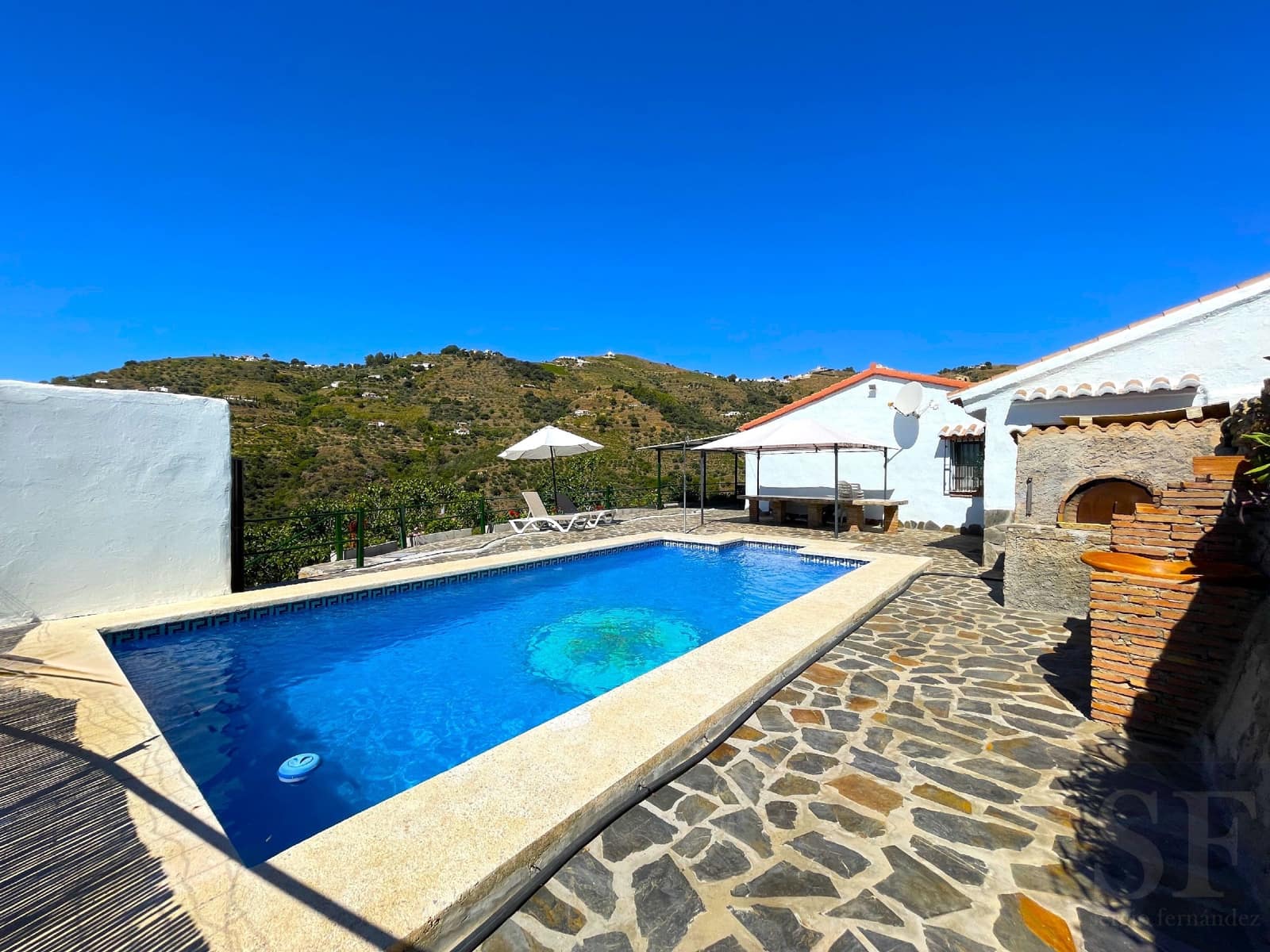 3 bedroom Villa for sale in Competa with pool - € 365,000 (Ref: 8427900)