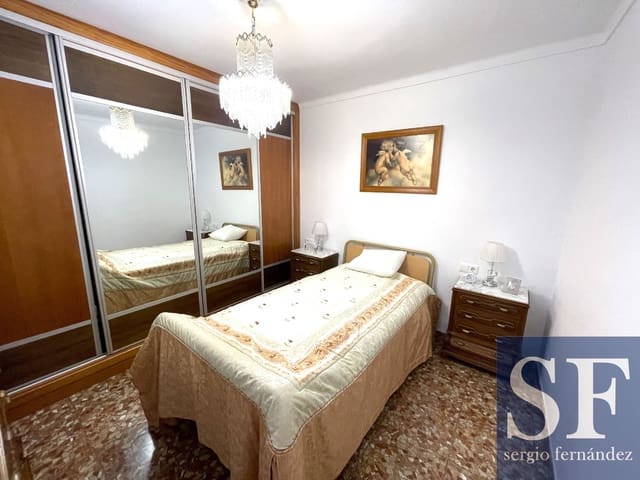 5 soveværelse Byhus til salg i Sayalonga - € 215.000 (Ref: 8494373)