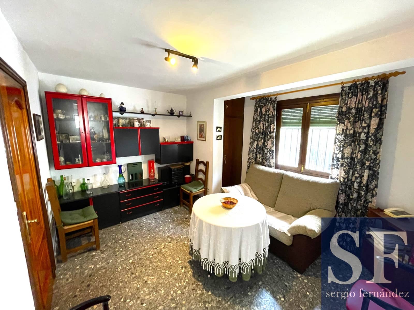 8 makuuhuone Omakotitalo myytävänä paikassa Competa - 390 000 € (Ref: 8553496)