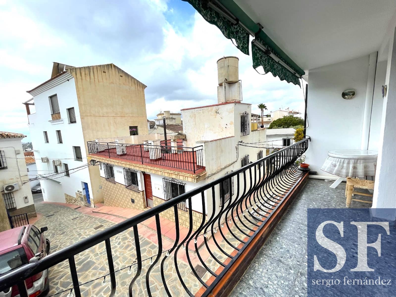 8 makuuhuone Omakotitalo myytävänä paikassa Competa - 390 000 € (Ref: 8553496)