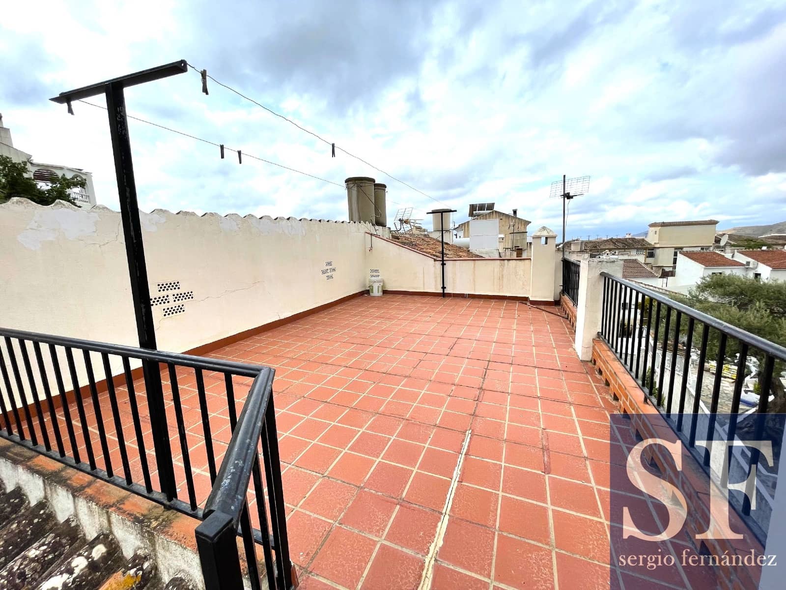 8 makuuhuone Omakotitalo myytävänä paikassa Competa - 390 000 € (Ref: 8553496)