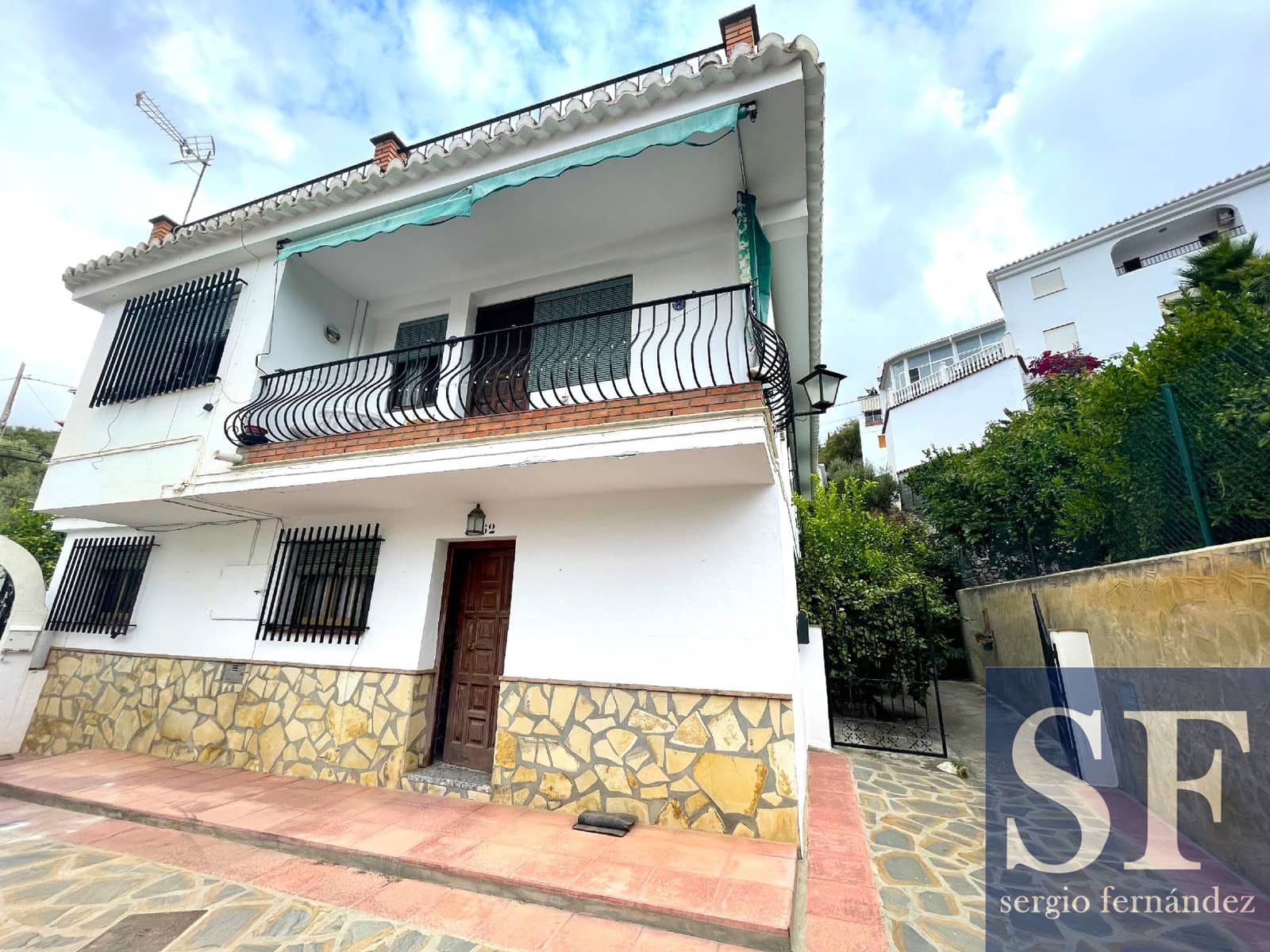 8 makuuhuone Omakotitalo myytävänä paikassa Competa - 390 000 € (Ref: 8553496)