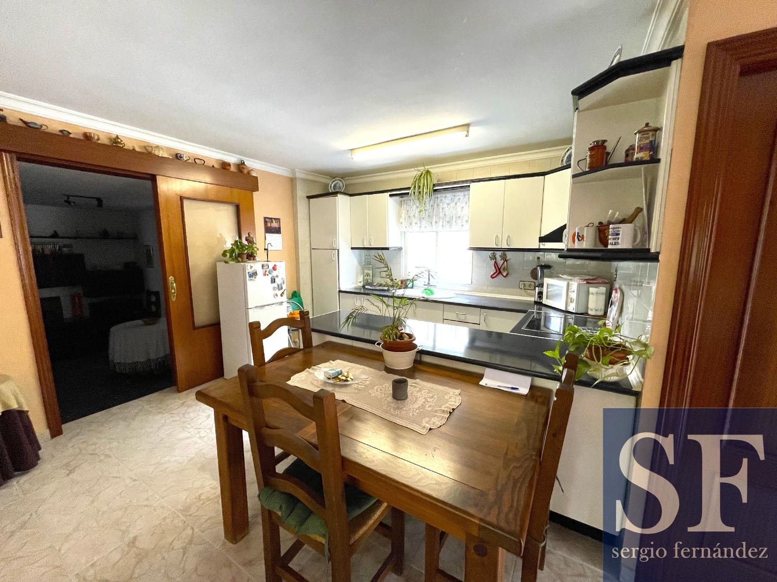 8 makuuhuone Omakotitalo myytävänä paikassa Competa - 390 000 € (Ref: 8553496)