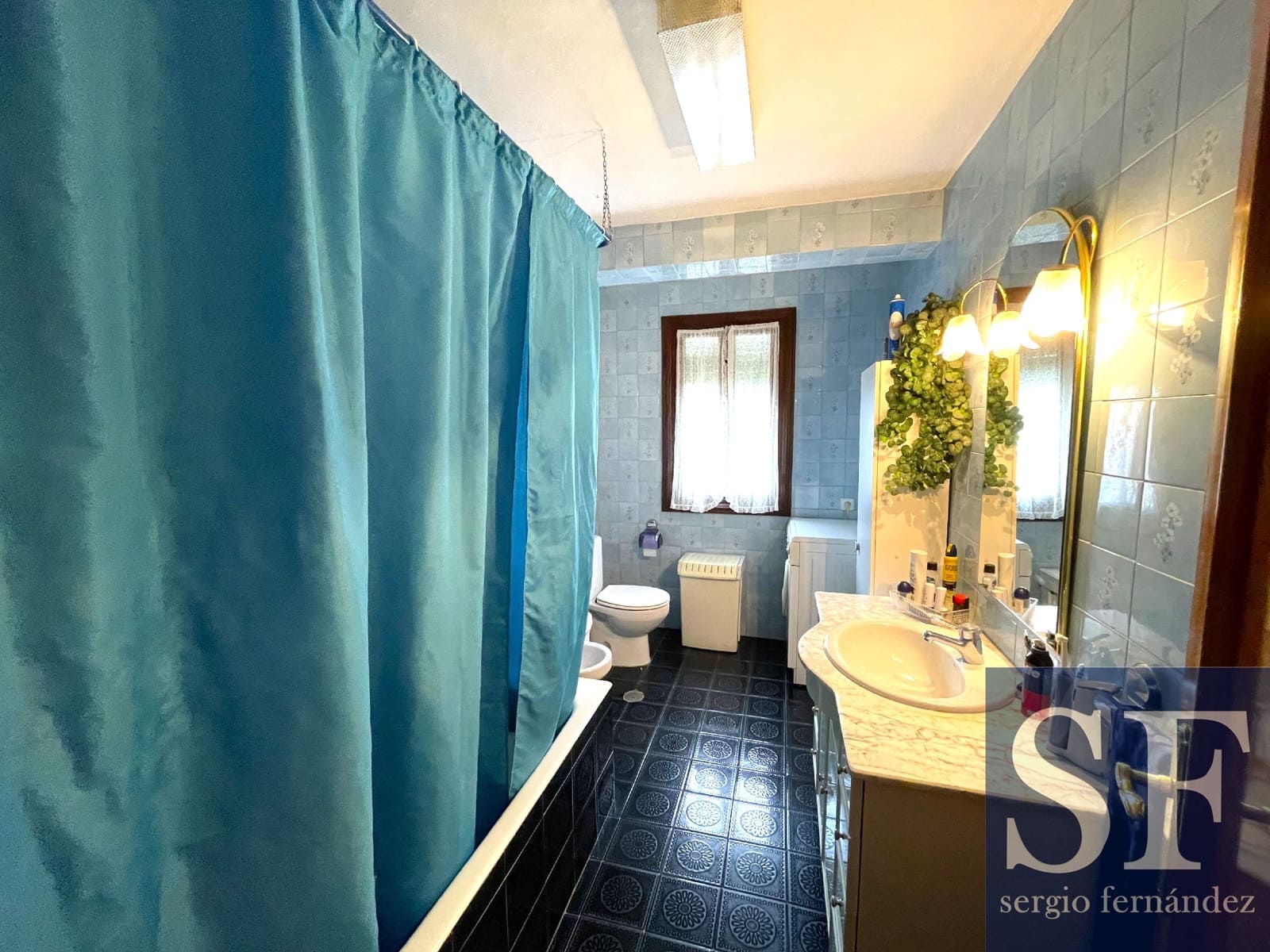 8 makuuhuone Omakotitalo myytävänä paikassa Competa - 390 000 € (Ref: 8553496)