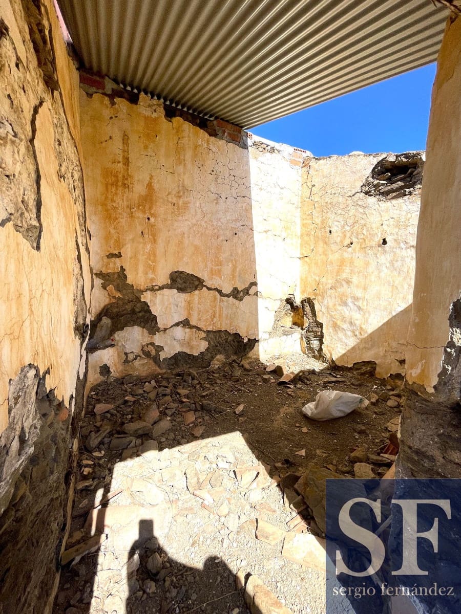 Villa til salg i Competa - € 107.000 (Ref: 8581102)