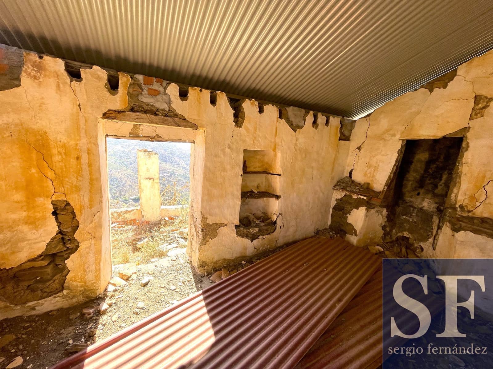 Villa til salg i Competa - € 107.000 (Ref: 8581102)