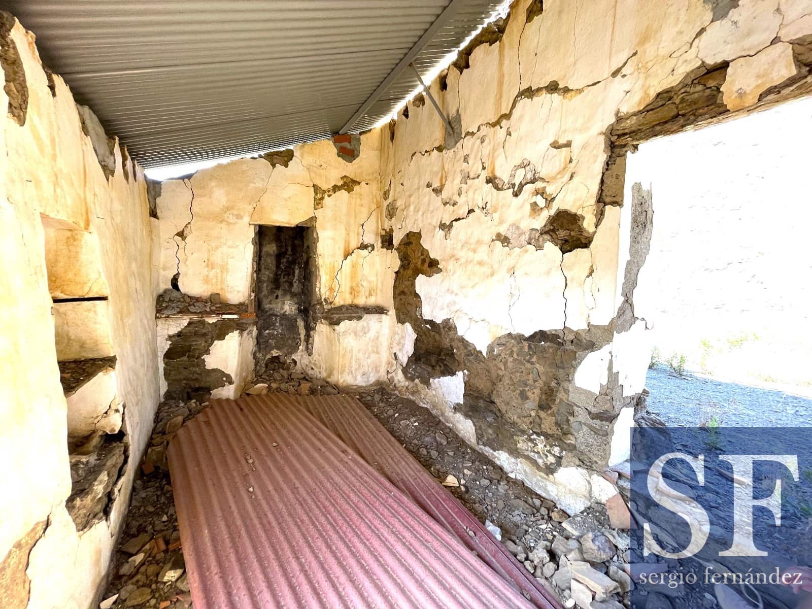 Villa til salg i Competa - € 107.000 (Ref: 8581102)