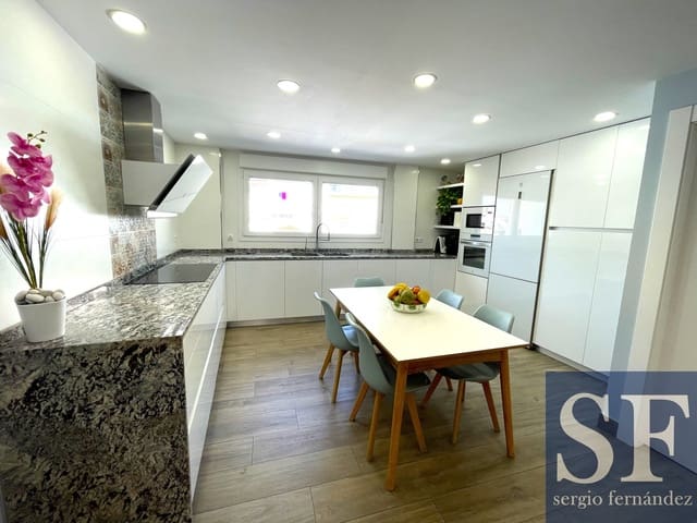 Casa de 4 habitaciones en Cómpeta en venta - 445.000 € (Ref: 8657955)