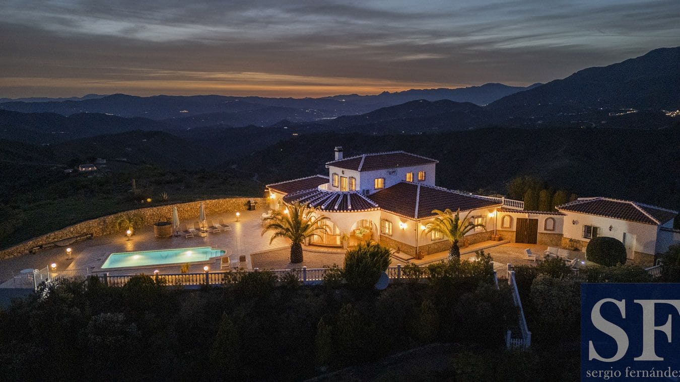 4 soveværelse Villa til salg i Canillas de Albaida med swimmingpool garage - € 1.200.000 (Ref: 8960854)