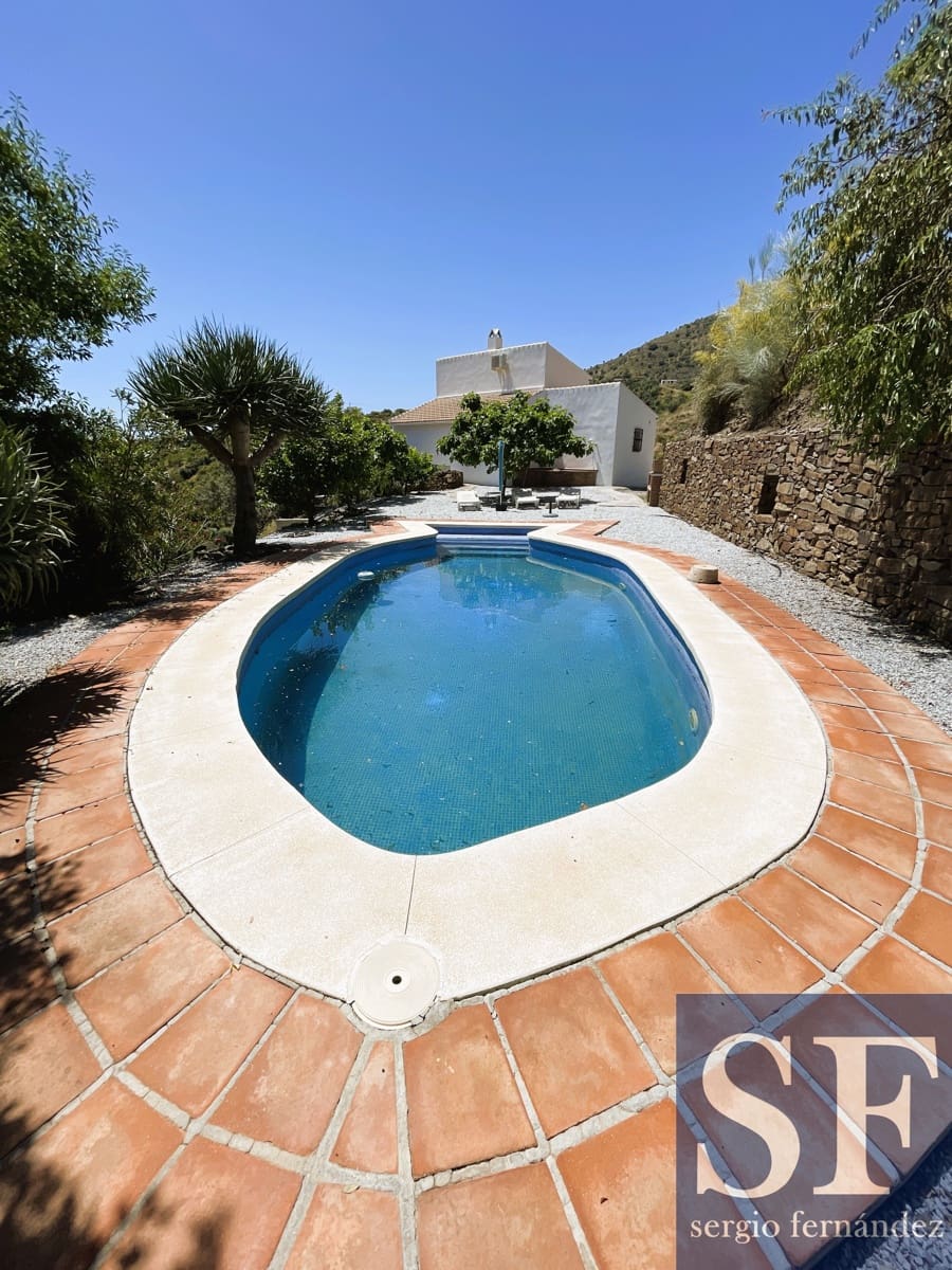 3 soveværelse Villa til salg i Sayalonga med swimmingpool - € 299.000 (Ref: 9036046)