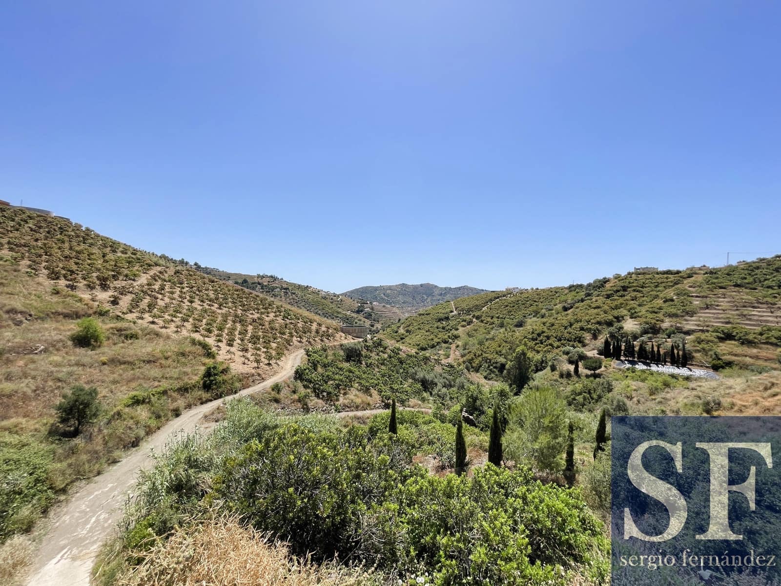 3 soveværelse Villa til salg i Sayalonga med swimmingpool - € 299.000 (Ref: 9036046)