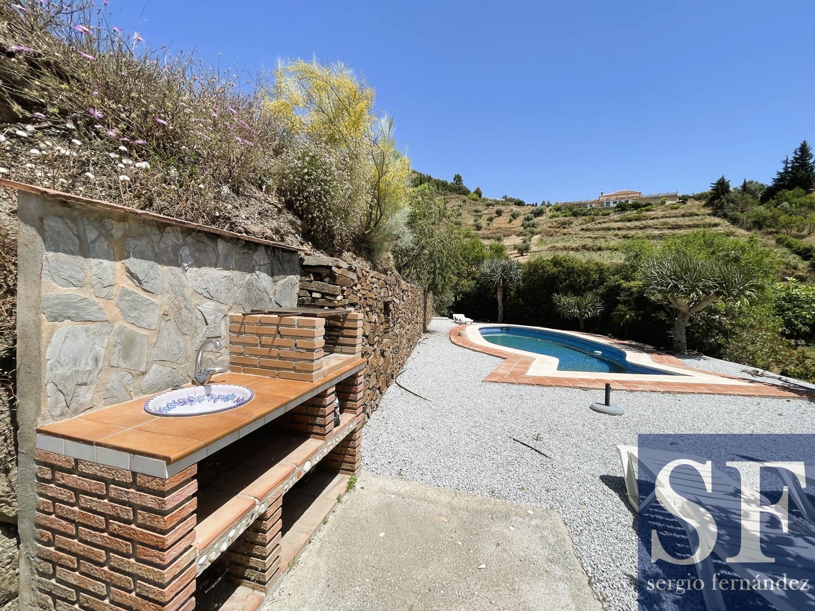 3 soveværelse Villa til salg i Sayalonga med swimmingpool - € 299.000 (Ref: 9036046)