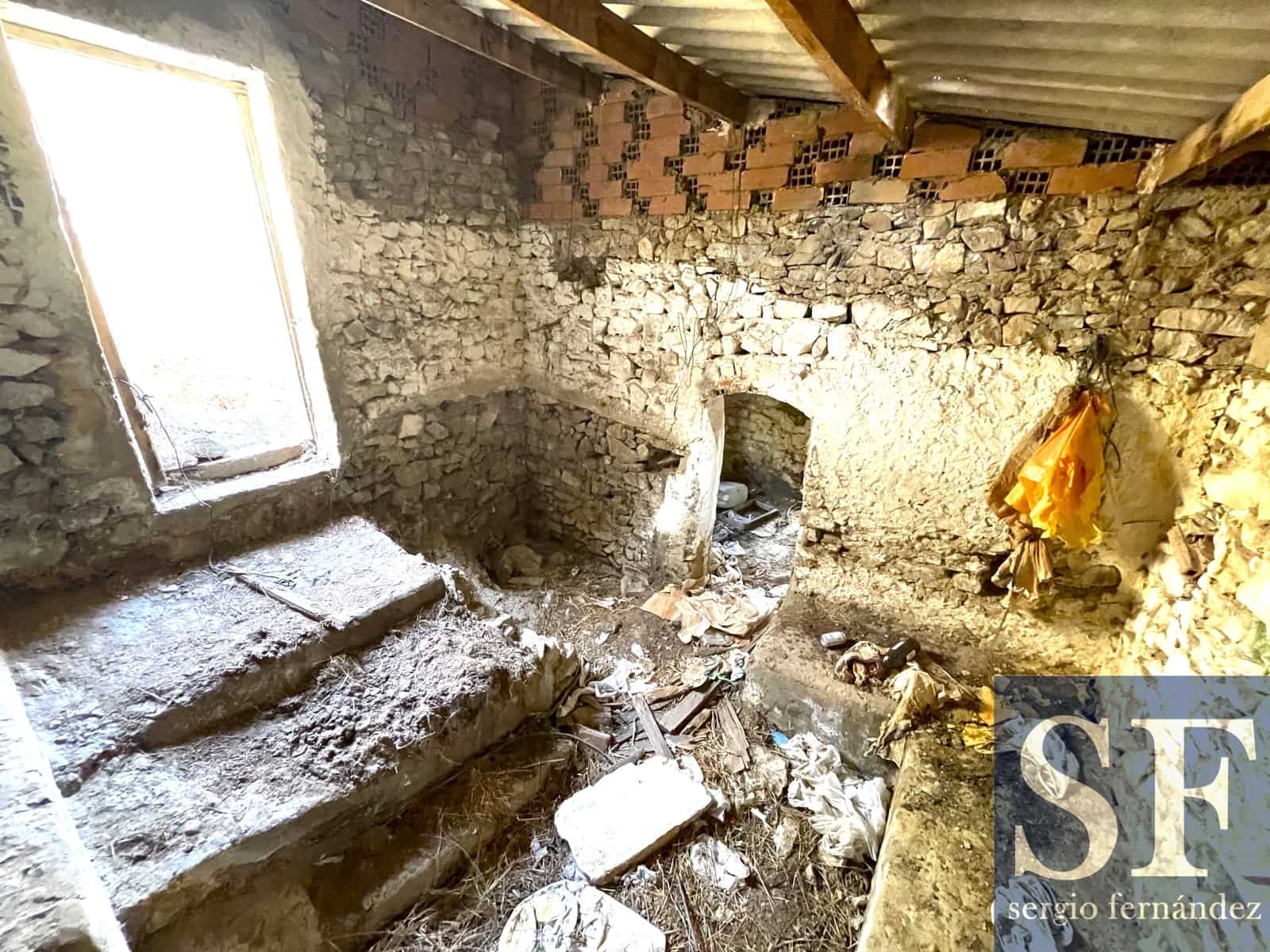 Townhouse for sale in Competa - € 80,000 (Ref: 9113286)