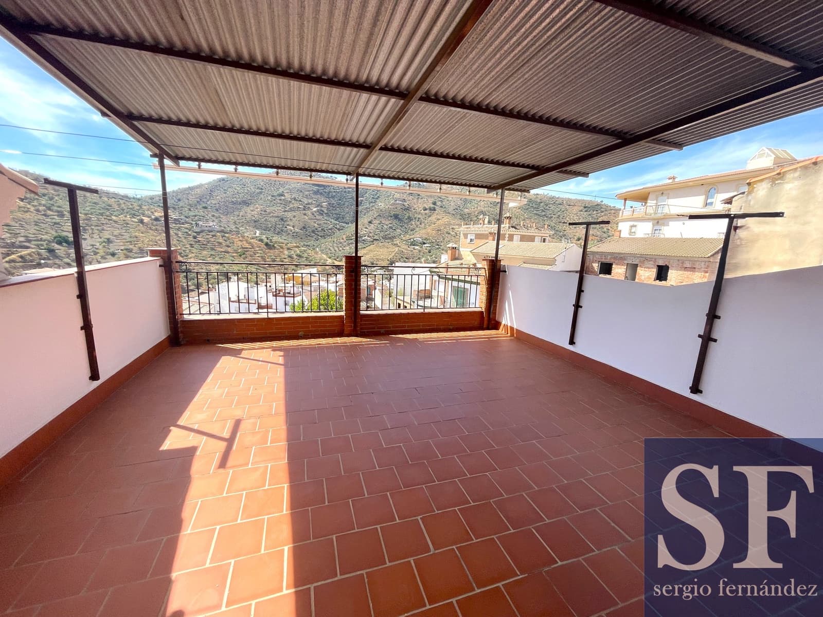 5 soveværelse Byhus til salg i Arenas med garage - € 249.000 (Ref: 9216732)