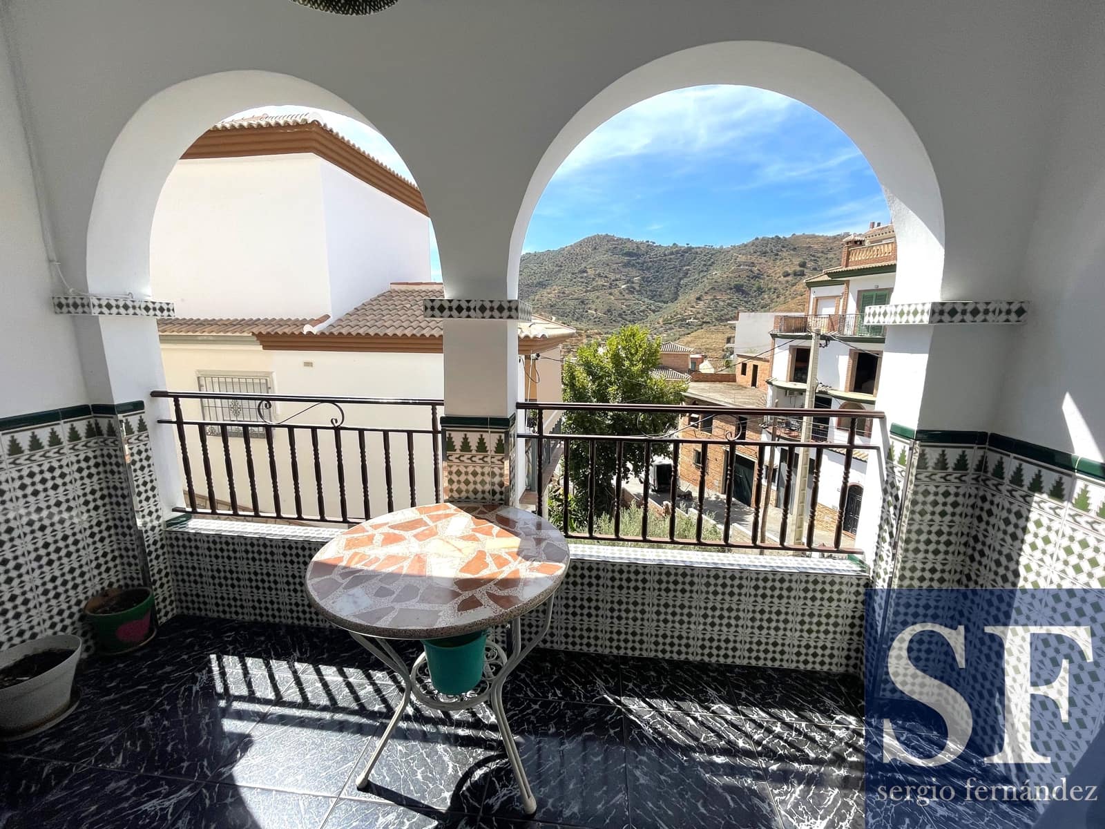 5 soveværelse Byhus til salg i Arenas med garage - € 249.000 (Ref: 9216732)