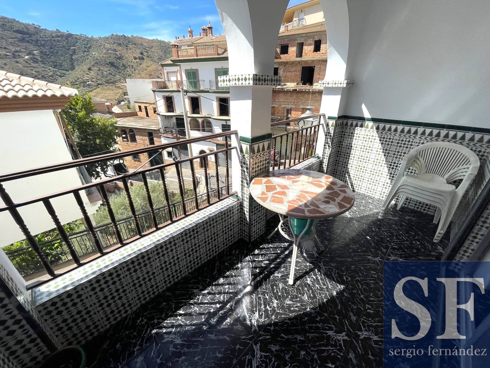 5 soveværelse Byhus til salg i Arenas med garage - € 249.000 (Ref: 9216732)