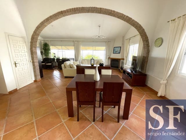 2 sovrum Villa till salu i Sayalonga med pool - 455 000 € (Ref: 9314622)