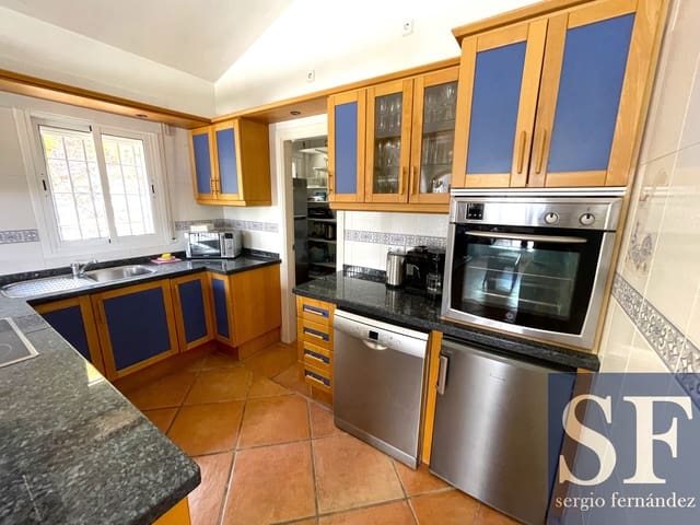 2 sovrum Villa till salu i Sayalonga med pool - 455 000 € (Ref: 9314622)