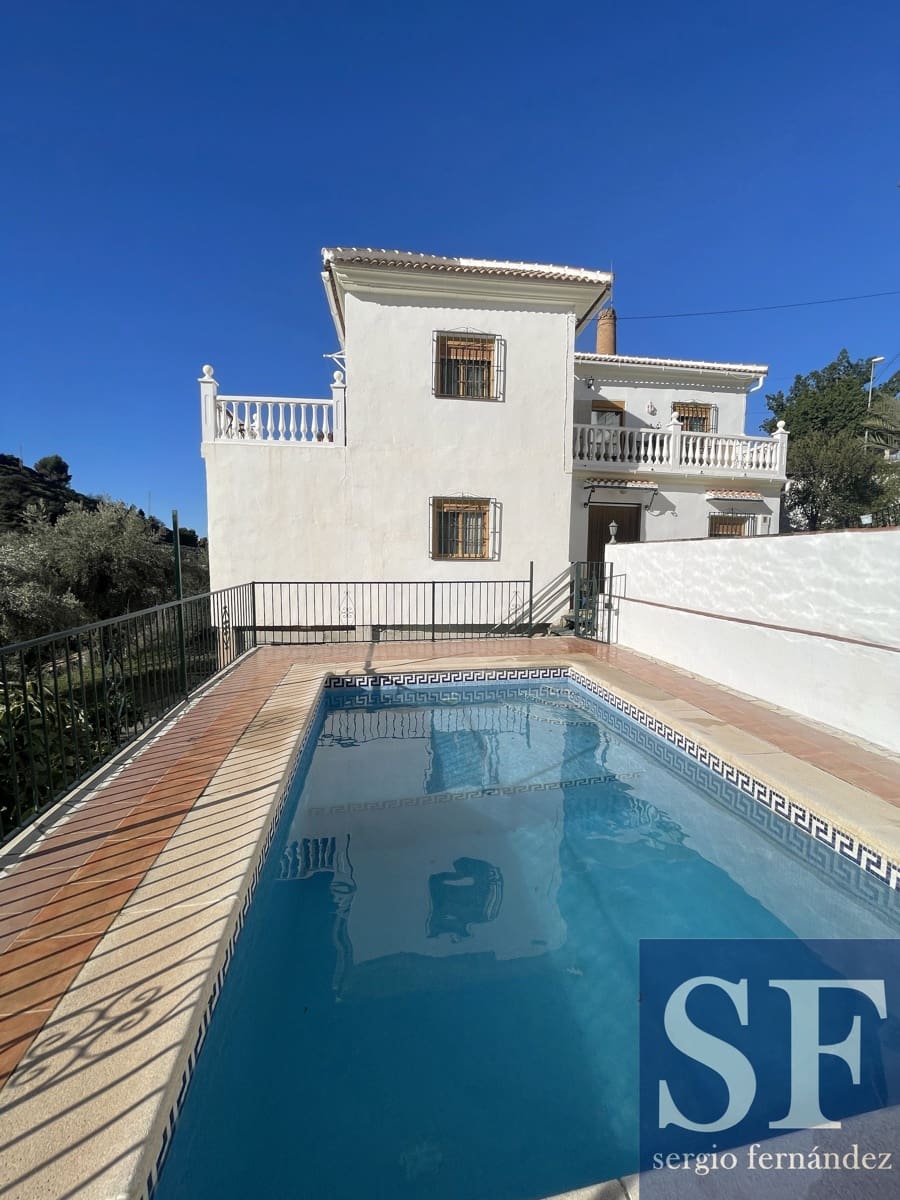3 bedroom Townhouse for sale in Competa with pool - € 228,000 (Ref: 9484052)
